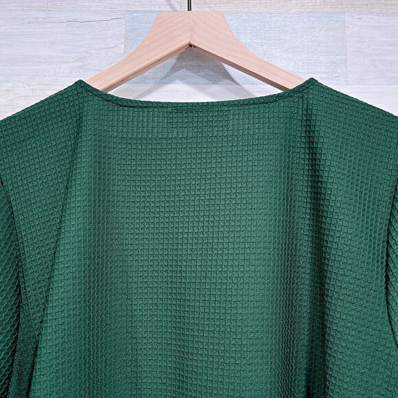 ELOQUII Textured Flare 3/4 Sleeve Longline Blouse Green Womens Plus Size 24 - Picture 5 of 8